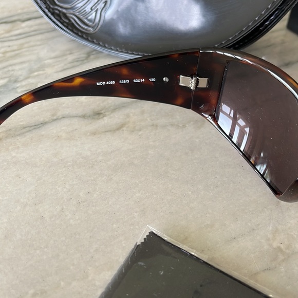 Vintage Versace women’s sunglasses - Picture 3 of 6